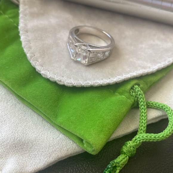 Ring EUC - Picture 1 of 4